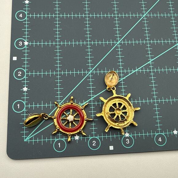 Vintage Avon Clip On Earrings Nautical Red White Enamel Gold Tone Ship Wheel 80s - Picture 5 of 5